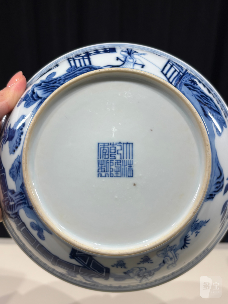 清乾隆 青花内岁寒三友外婴戏图盘 - 图12